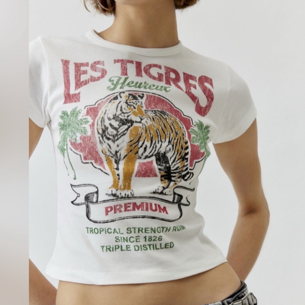 Les Tigre’s Urban Outfitters White Tiny Baby Tee Size Small Cropped